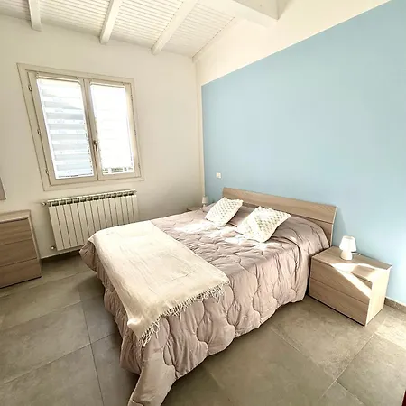 Moderni Sulla Pista Ciclabile